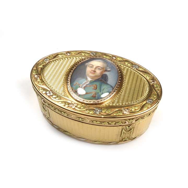Louis XVI oval gold box set with a miniature of a gentleman